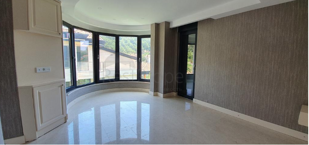 Отдельностоящая вилла 3+1 с бассейном в Кирише Кемере