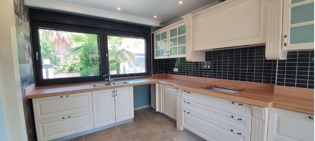 Отдельностоящая вилла 3+1 с бассейном в Кирише Кемере