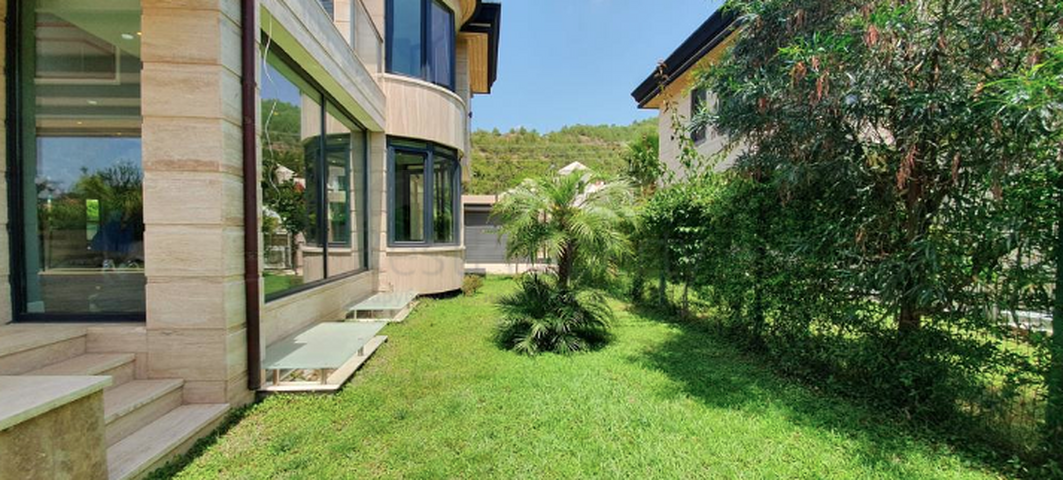 Отдельностоящая вилла 3+1 с бассейном в Кирише Кемере