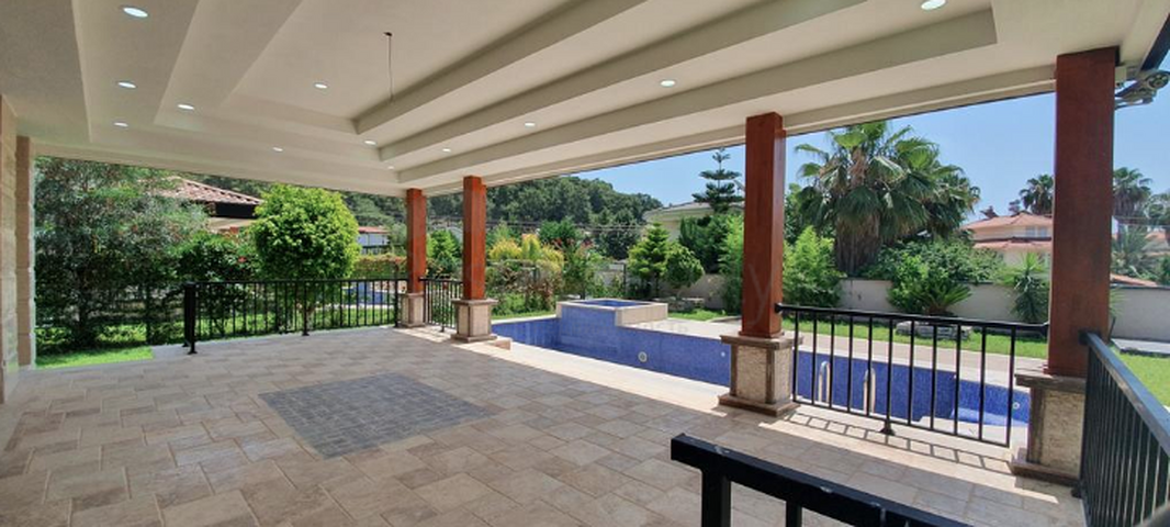 Отдельностоящая вилла 3+1 с бассейном в Кирише Кемере