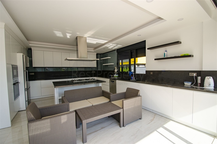 Элитная вилла 8+2 в районе Кунду Лара Анталья