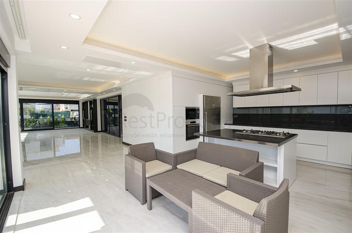 Элитная вилла 8+2 в районе Кунду Лара Анталья