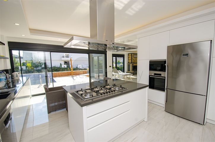 Элитная вилла 8+2 в районе Кунду Лара Анталья