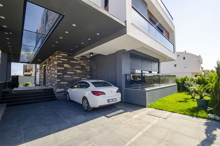 Элитная вилла 8+2 в районе Кунду Лара Анталья