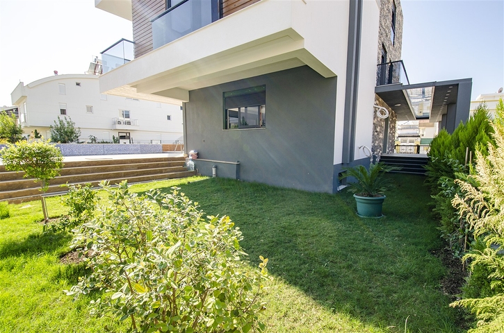 Элитная вилла 8+2 в районе Кунду Лара Анталья