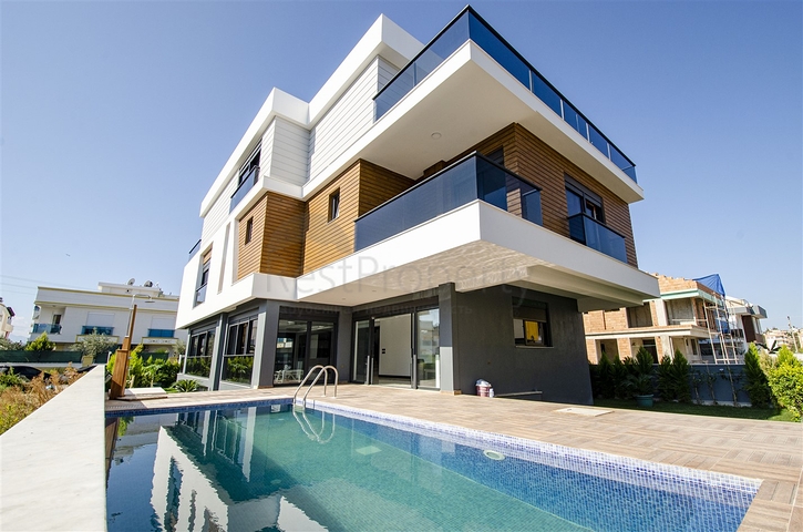 Элитная вилла 8+2 в районе Кунду Лара Анталья