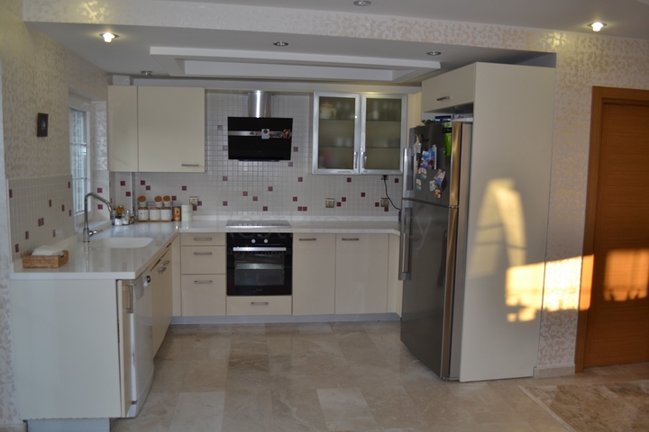 Вилла 4+1 с мебелью в центре Белека