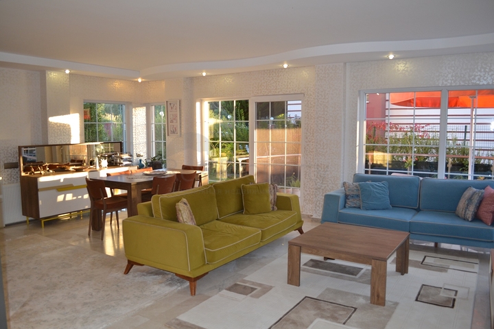 Вилла 4+1 с мебелью в центре Белека