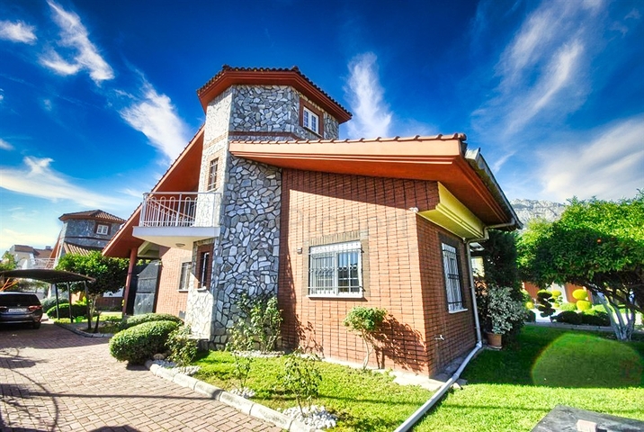 Уютная вилла 3+1 в Асланбуджаке Кемере