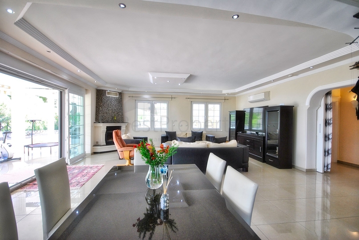 Великолепная отдельностоящая вилла на продажу с ВИДОМ НА МОРЕ в Анталии Кемер