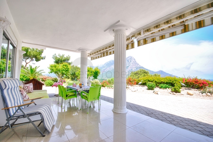 Великолепная отдельностоящая вилла на продажу с ВИДОМ НА МОРЕ в Анталии Кемер