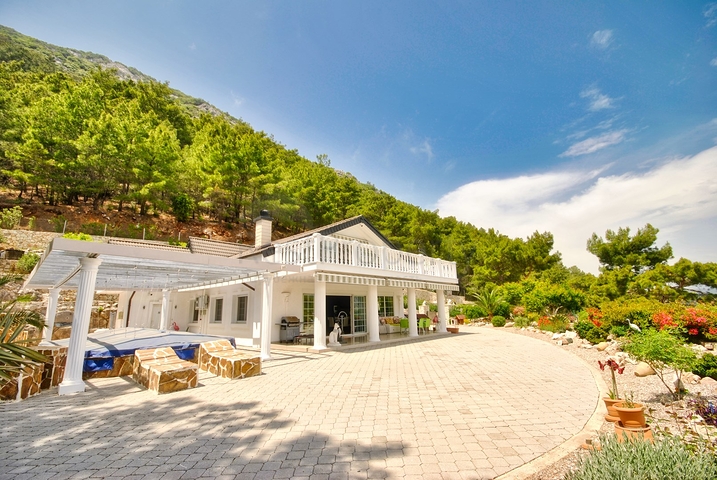 Великолепная отдельностоящая вилла на продажу с ВИДОМ НА МОРЕ в Анталии Кемер