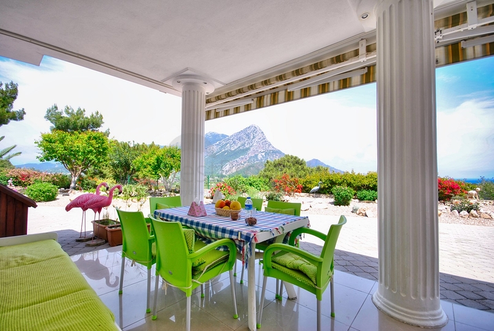 Великолепная отдельностоящая вилла на продажу с ВИДОМ НА МОРЕ в Анталии Кемер