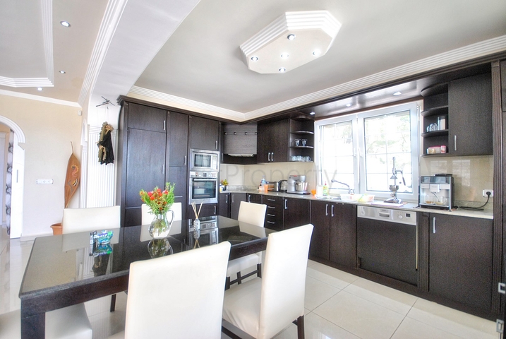 Великолепная отдельностоящая вилла на продажу с ВИДОМ НА МОРЕ в Анталии Кемер