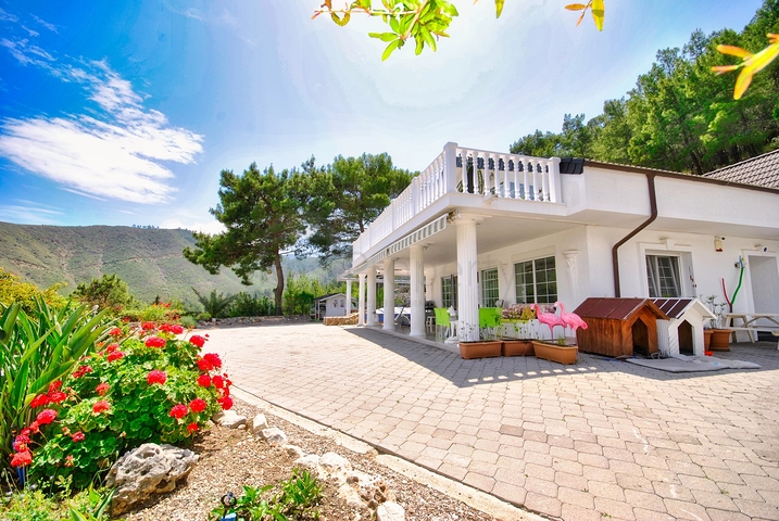 Великолепная отдельностоящая вилла на продажу с ВИДОМ НА МОРЕ в Анталии Кемер