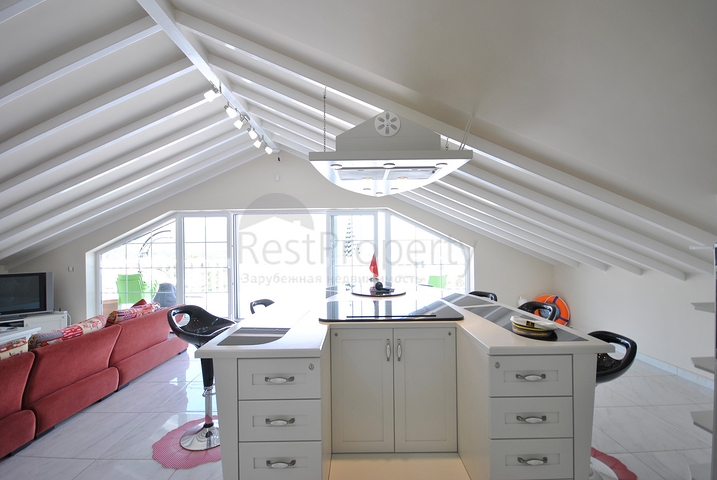 Великолепная отдельностоящая вилла на продажу с ВИДОМ НА МОРЕ в Анталии Кемер