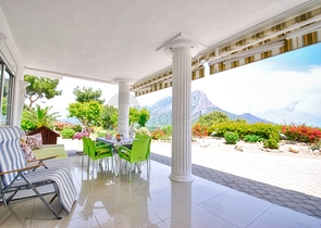 Великолепная отдельностоящая вилла на продажу с ВИДОМ НА МОРЕ в Анталии Кемер