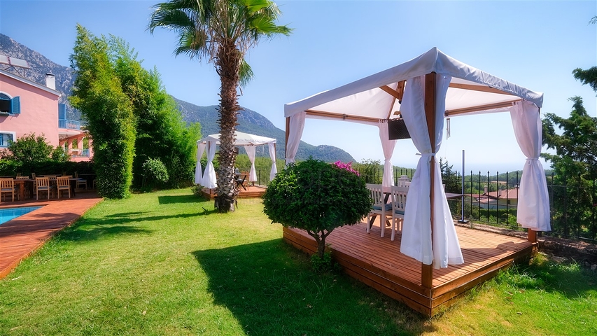 Шикарная вилла с собственным бассейном и видом на море