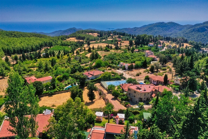 Шикарная вилла с собственным бассейном и видом на море