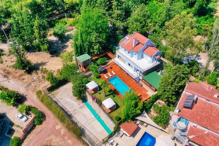 Шикарная вилла с собственным бассейном и видом на море