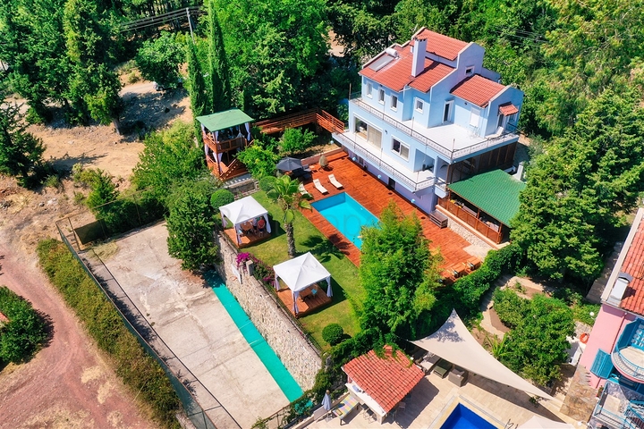 Шикарная вилла с собственным бассейном и видом на море