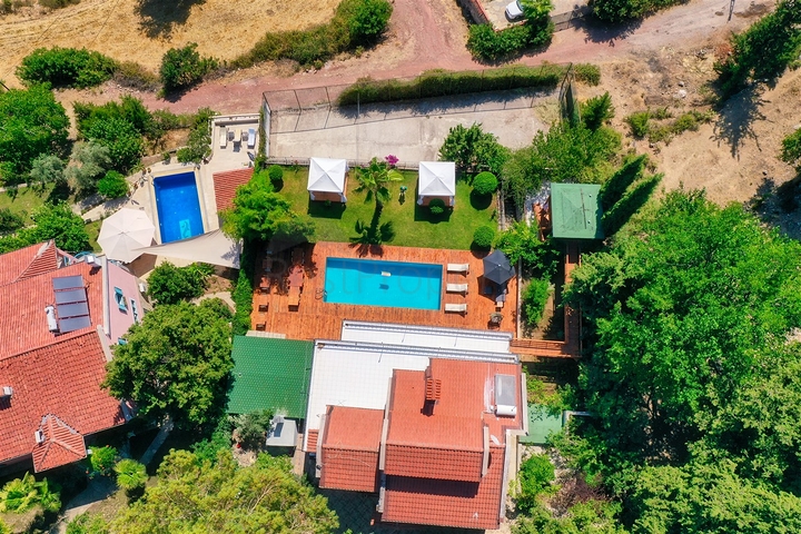 Шикарная вилла с собственным бассейном и видом на море