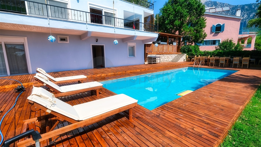 Шикарная вилла с собственным бассейном и видом на море