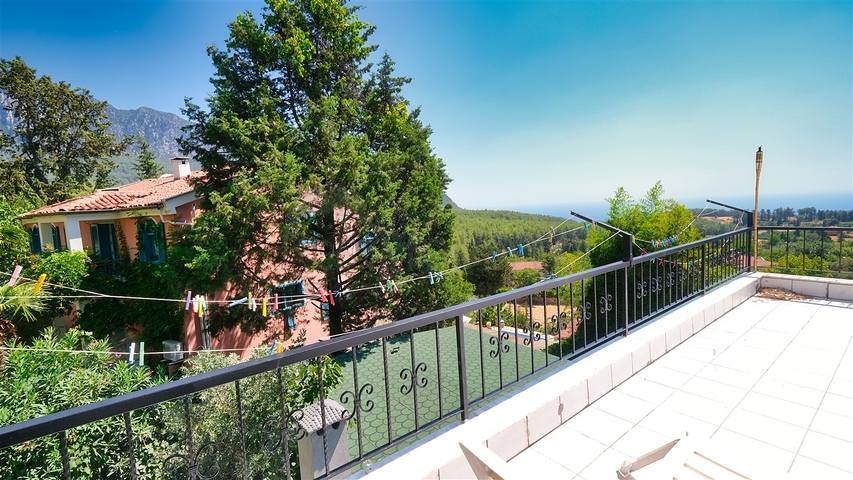 Шикарная вилла с собственным бассейном и видом на море