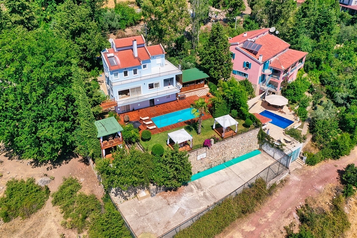 Шикарная вилла с собственным бассейном и видом на море