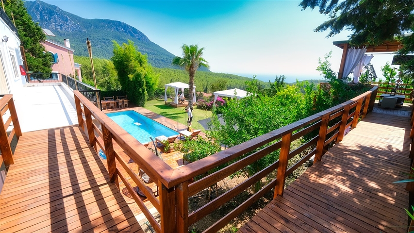 Шикарная вилла с собственным бассейном и видом на море