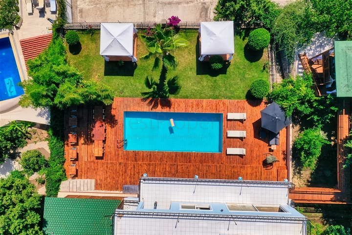 Шикарная вилла с собственным бассейном и видом на море