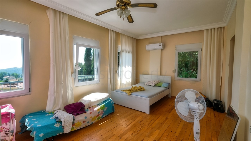 Шикарная вилла с собственным бассейном и видом на море