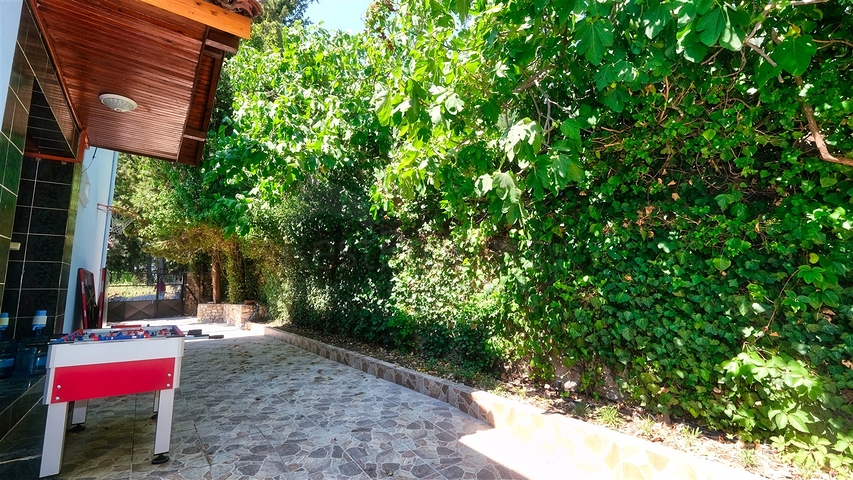 Шикарная вилла с собственным бассейном и видом на море