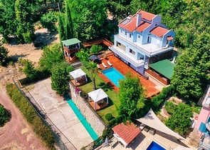 Шикарная вилла с собственным бассейном и видом на море