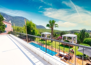 Шикарная вилла с собственным бассейном и видом на море