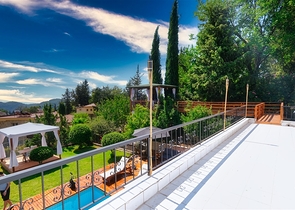 Шикарная вилла с собственным бассейном и видом на море