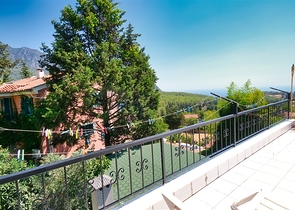 Шикарная вилла с собственным бассейном и видом на море