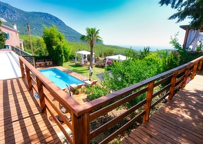 Шикарная вилла с собственным бассейном и видом на море