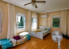 Шикарная вилла с собственным бассейном и видом на море