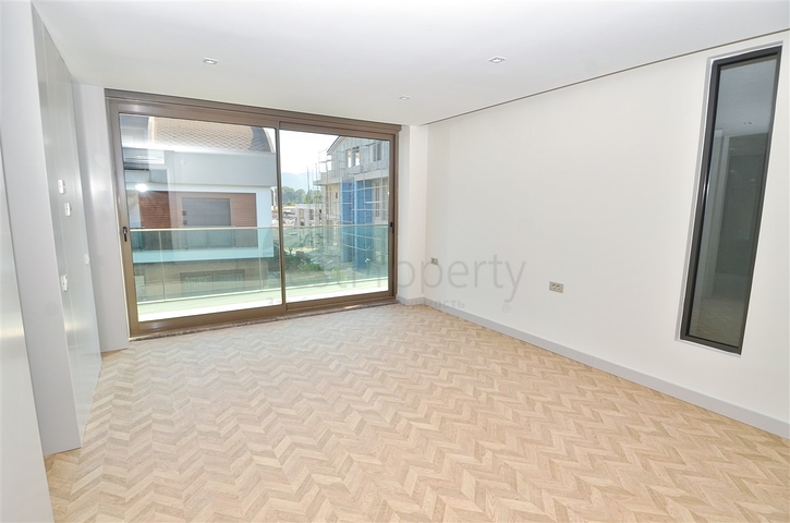 Элитная вилла 4+2 в престижном районе Молла Юсуф Коньяалты