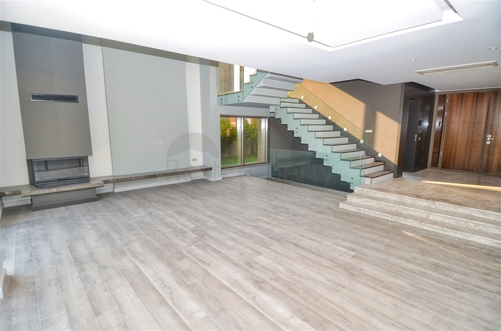 Элитная вилла 4+2 в престижном районе Молла Юсуф Коньяалты