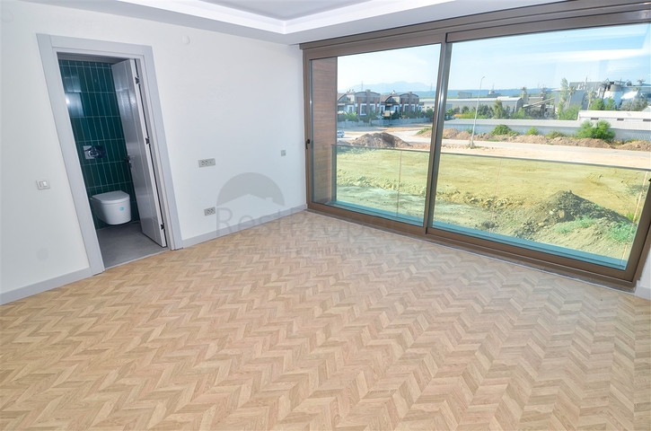 Элитная вилла 4+2 в престижном районе Молла Юсуф Коньяалты