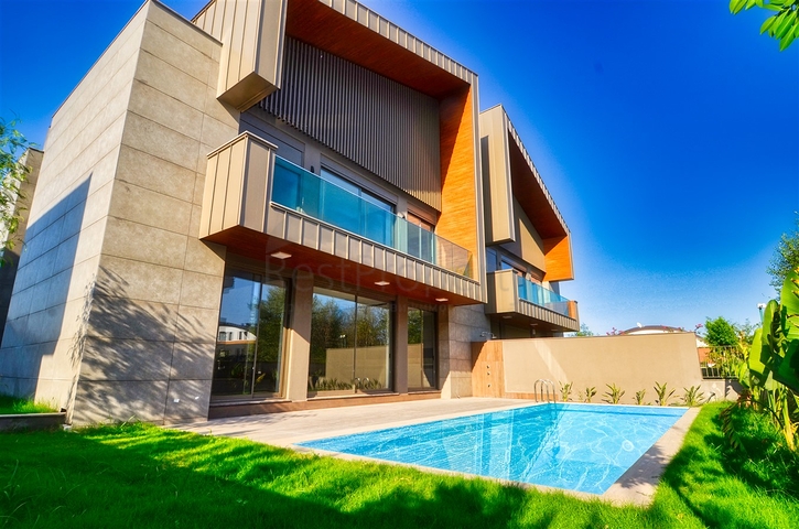 Элитная вилла 4+2 в престижном районе Молла Юсуф Коньяалты