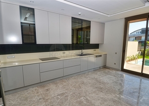 Элитная вилла 4+2 в престижном районе Молла Юсуф Коньяалты