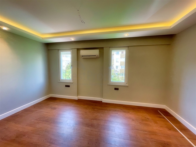 Просторная квартира 3+1 в пешей доступности к морю в районе Лиман-Анталья