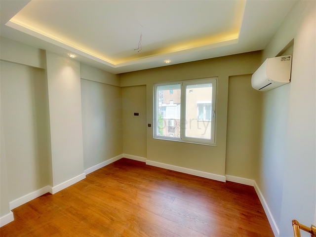 Просторная квартира 3+1 в пешей доступности к морю в районе Лиман-Анталья