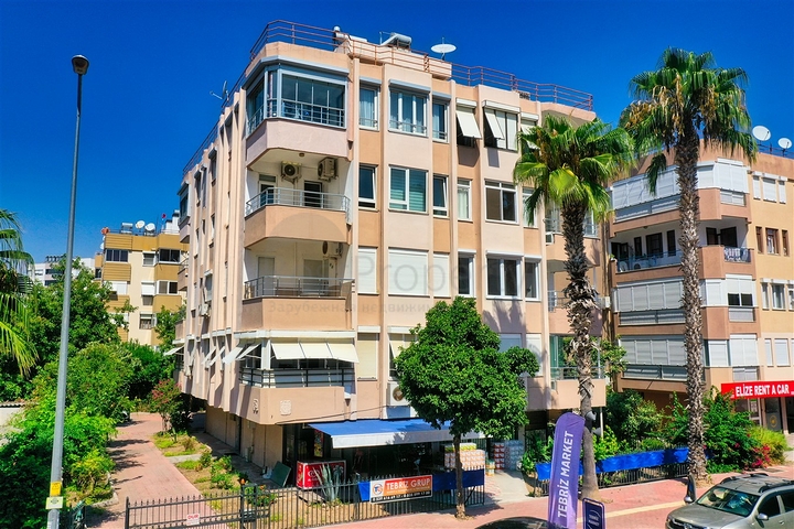 Просторная квартира 3+1 в пешей доступности к морю в районе Лиман-Анталья