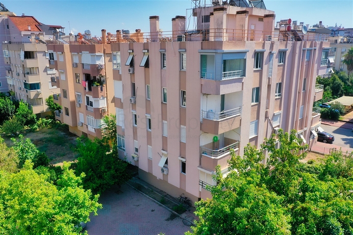 Просторная квартира 3+1 в пешей доступности к морю в районе Лиман-Анталья