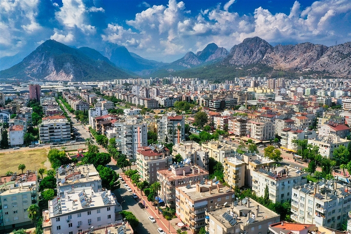 Просторная квартира 3+1 в пешей доступности к морю в районе Лиман-Анталья