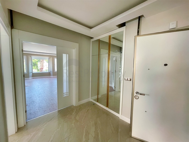 Просторная квартира 3+1 в пешей доступности к морю в районе Лиман-Анталья